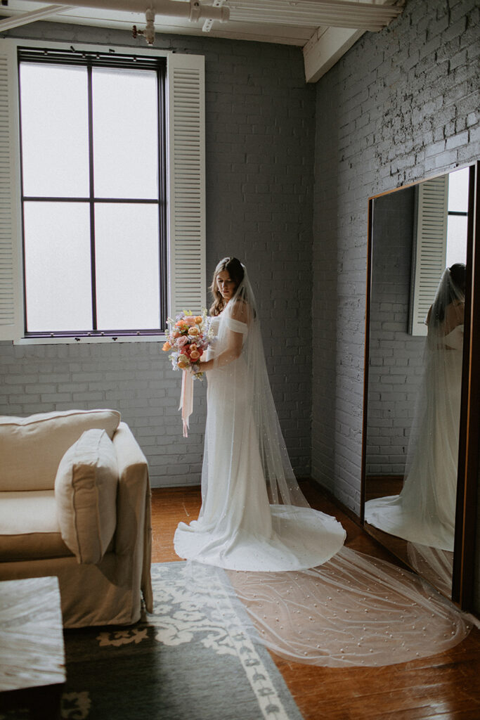 congdon yards luxe suite bride holding bouquet